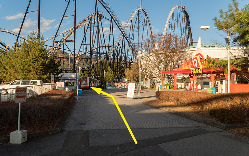 第一入園口を通過し駐車場方面に進みます